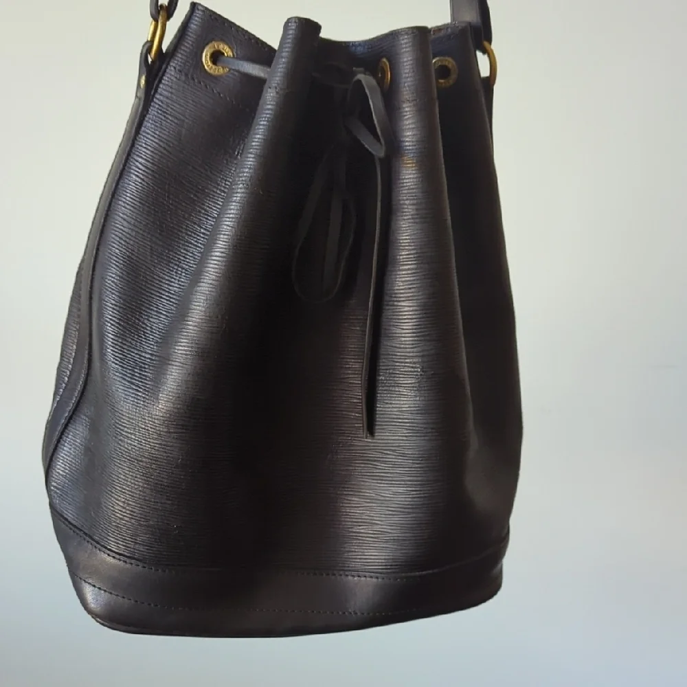 Louis Vuitton Black Epi Bucket Bag Vintage 80s - Picture 4 of 11